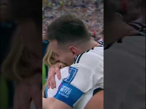 Lionel Messi and his mom embrace after Argentina win the World Cup ❤️